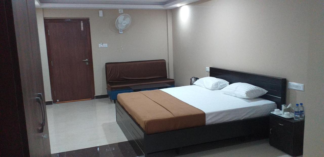 Hotel The Nisarga Grand à Bangalore Extérieur photo