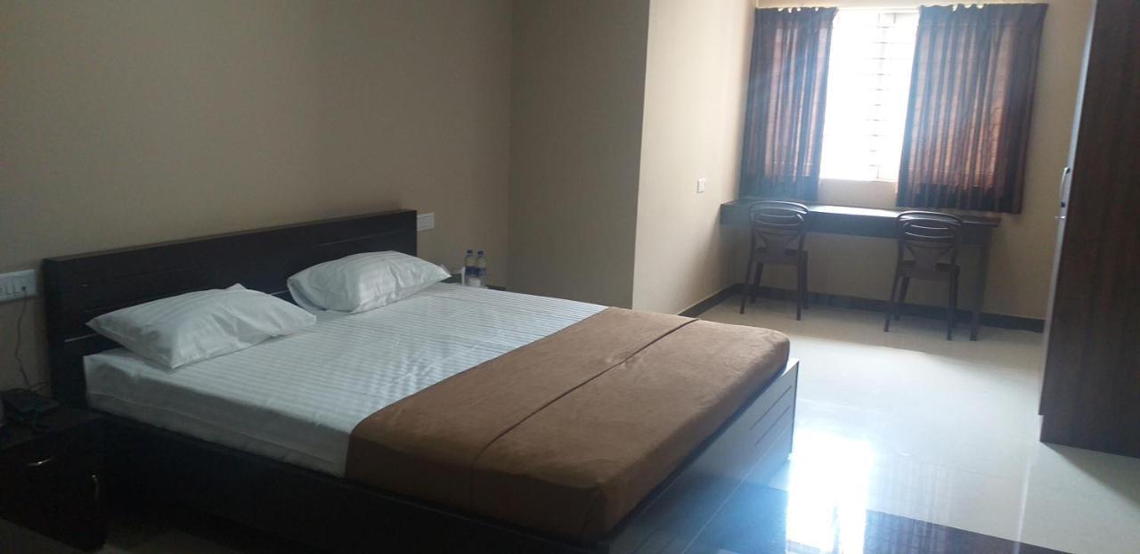 Hotel The Nisarga Grand à Bangalore Extérieur photo