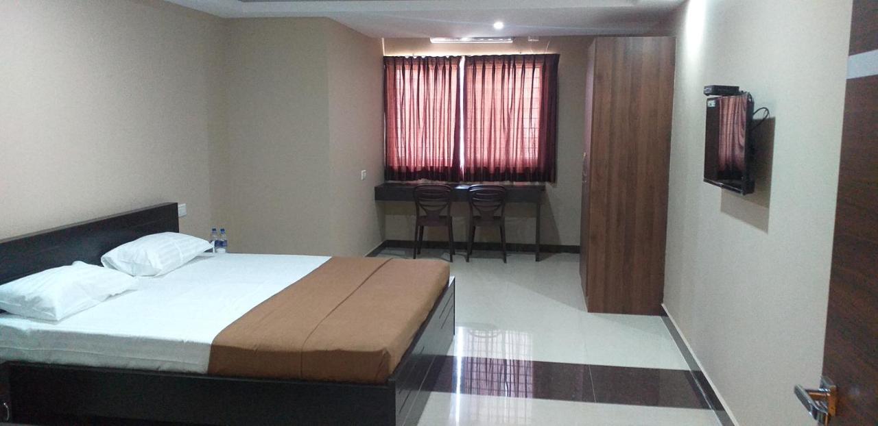 Hotel The Nisarga Grand à Bangalore Extérieur photo