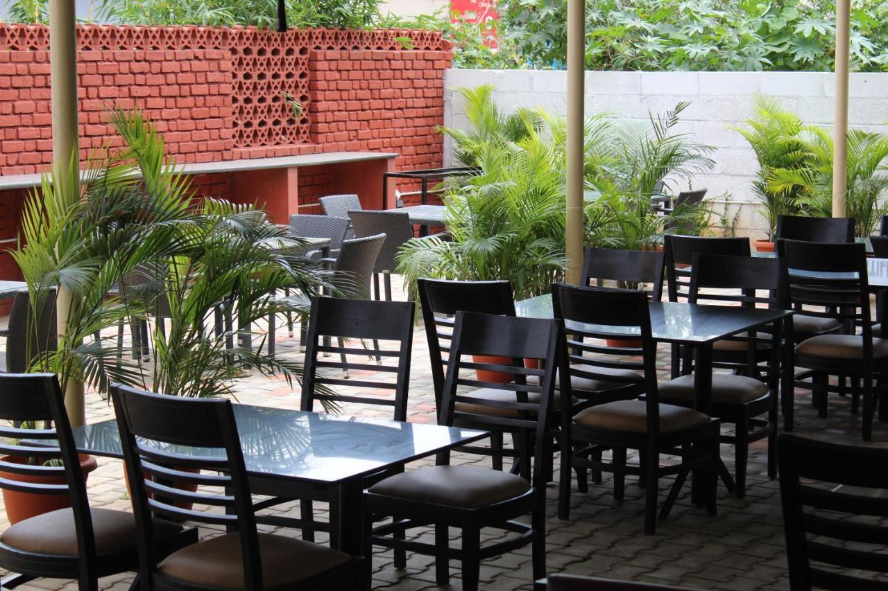 Hotel The Nisarga Grand à Bangalore Extérieur photo
