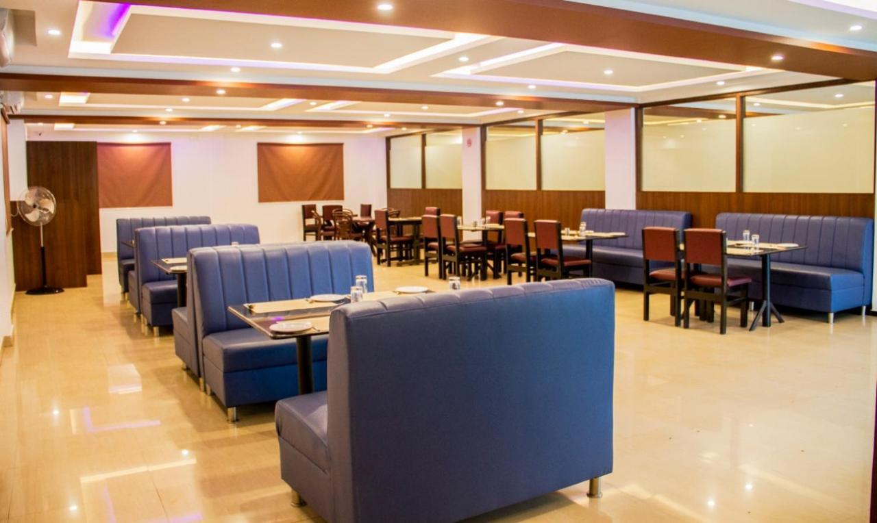 Hotel The Nisarga Grand à Bangalore Extérieur photo