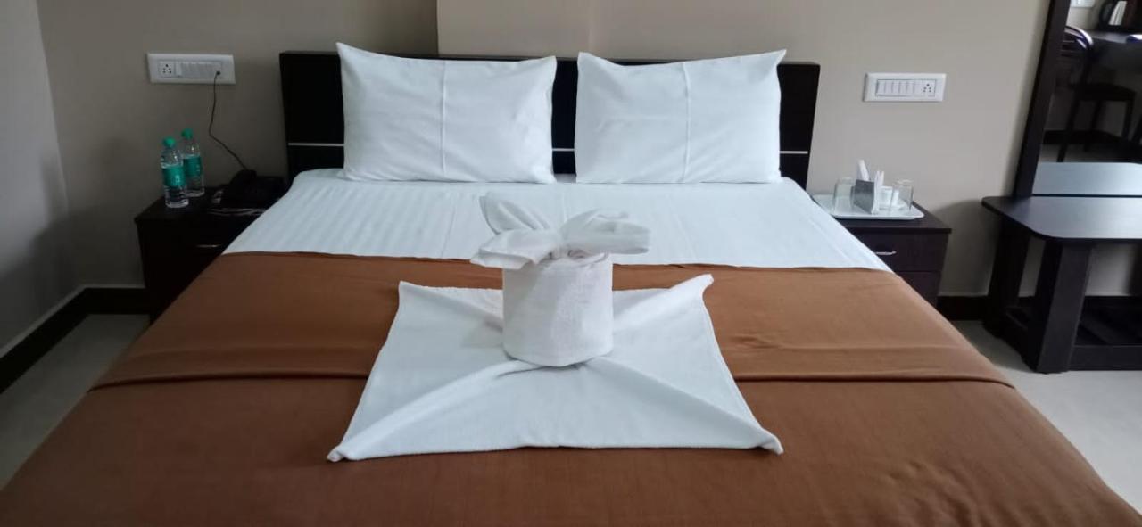 Hotel The Nisarga Grand à Bangalore Extérieur photo