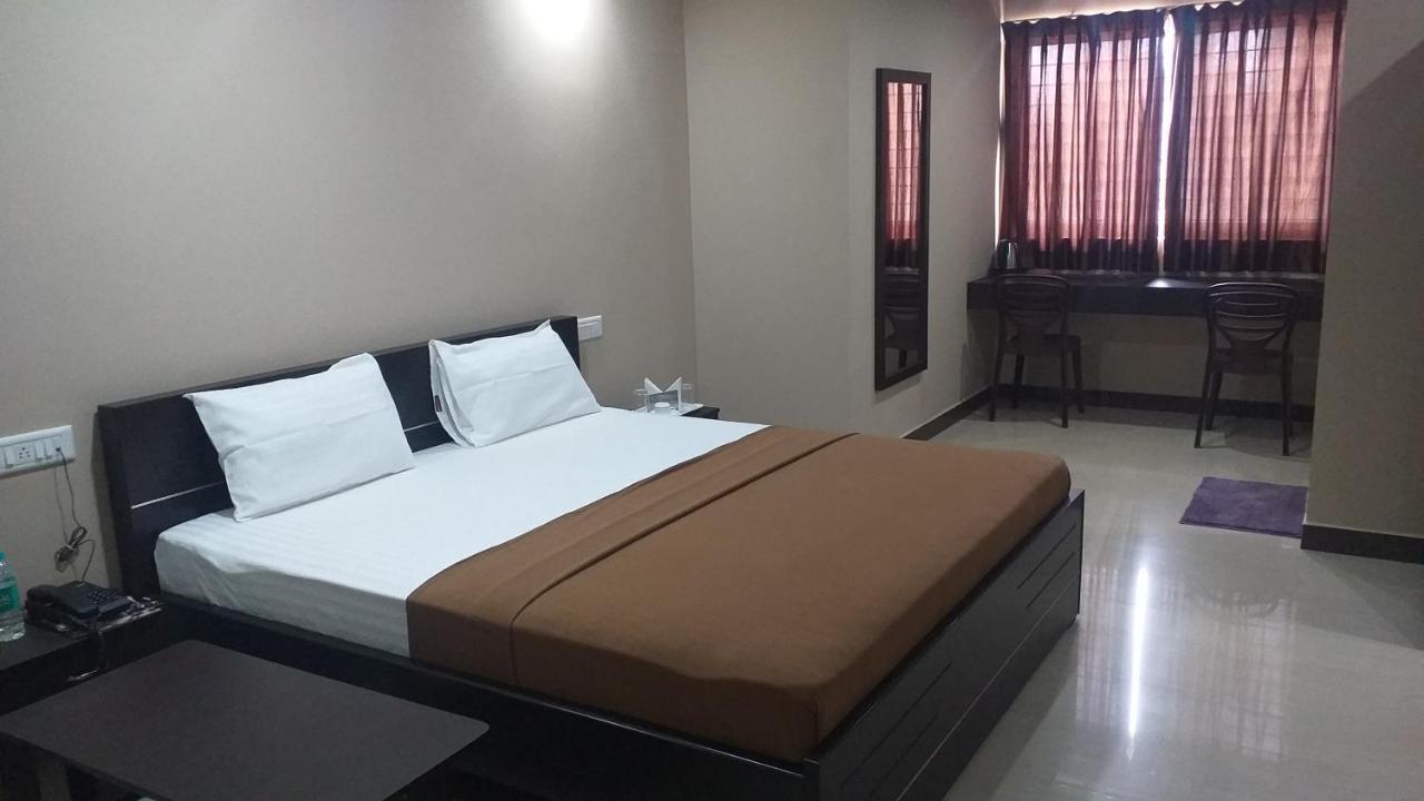 Hotel The Nisarga Grand à Bangalore Extérieur photo