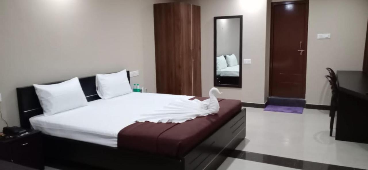 Hotel The Nisarga Grand à Bangalore Extérieur photo