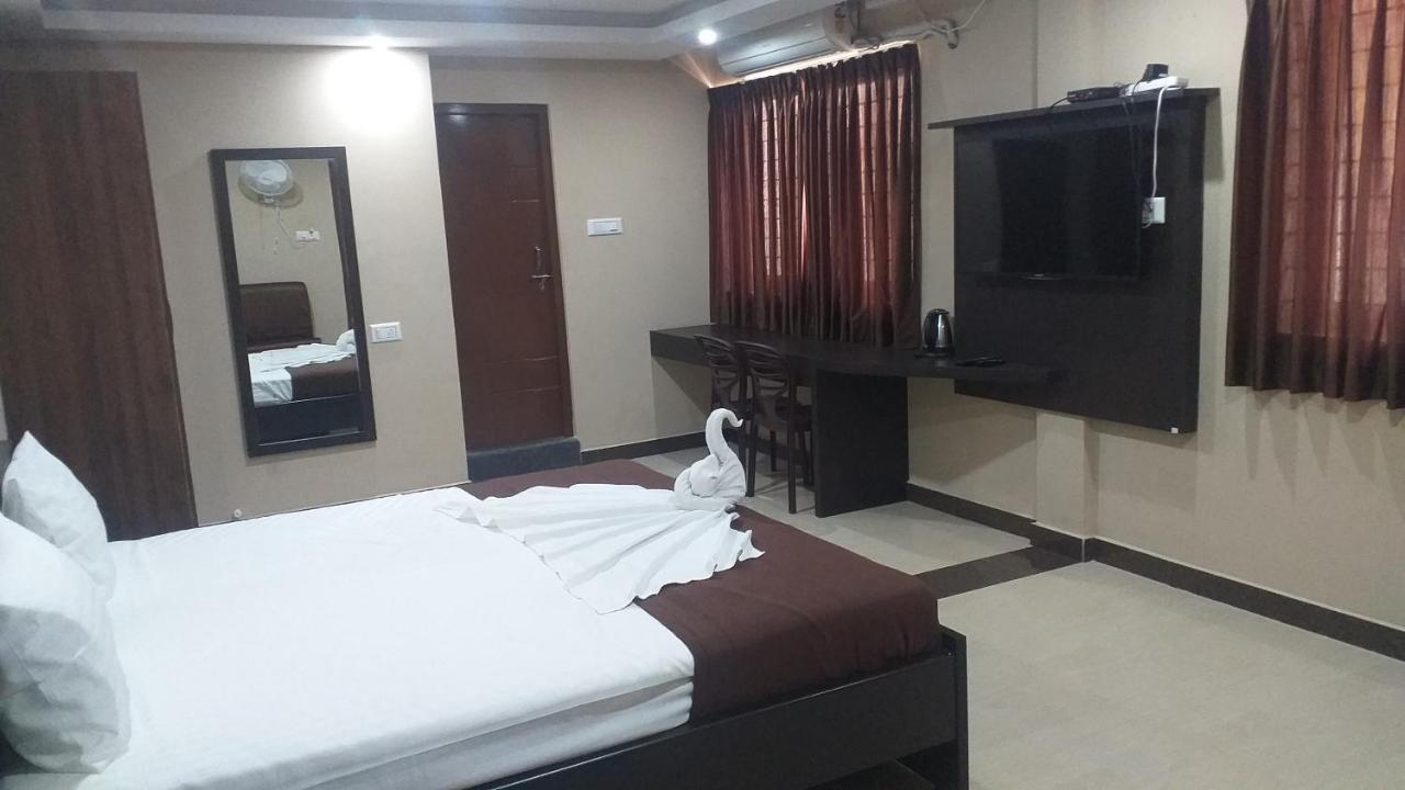 Hotel The Nisarga Grand à Bangalore Extérieur photo