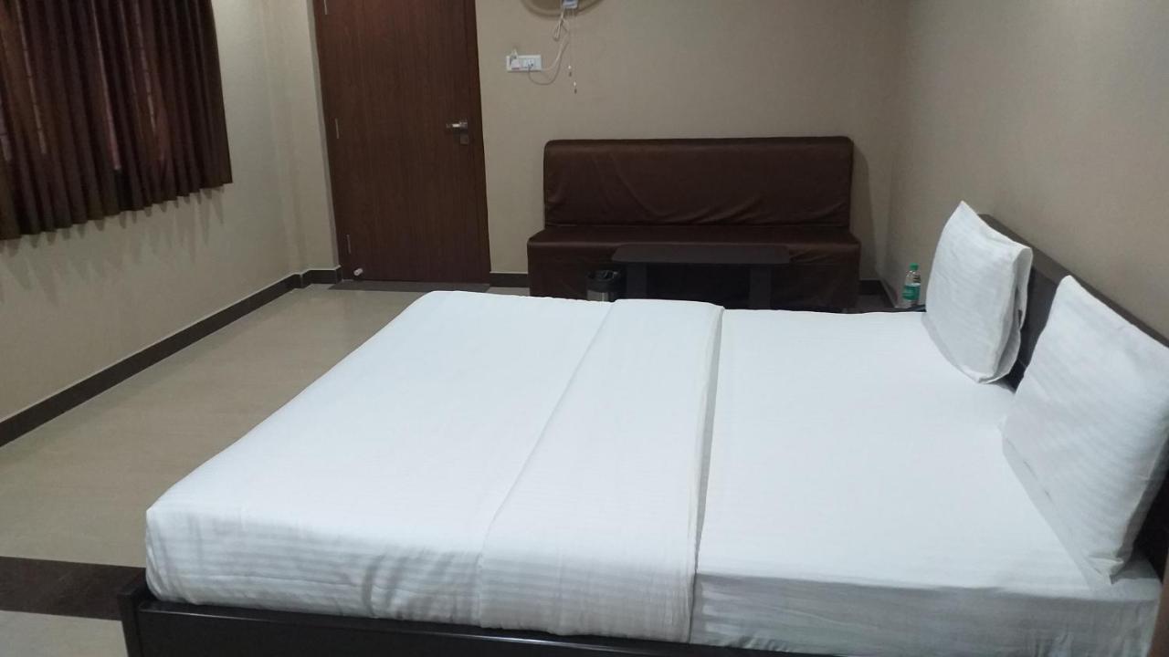 Hotel The Nisarga Grand à Bangalore Extérieur photo