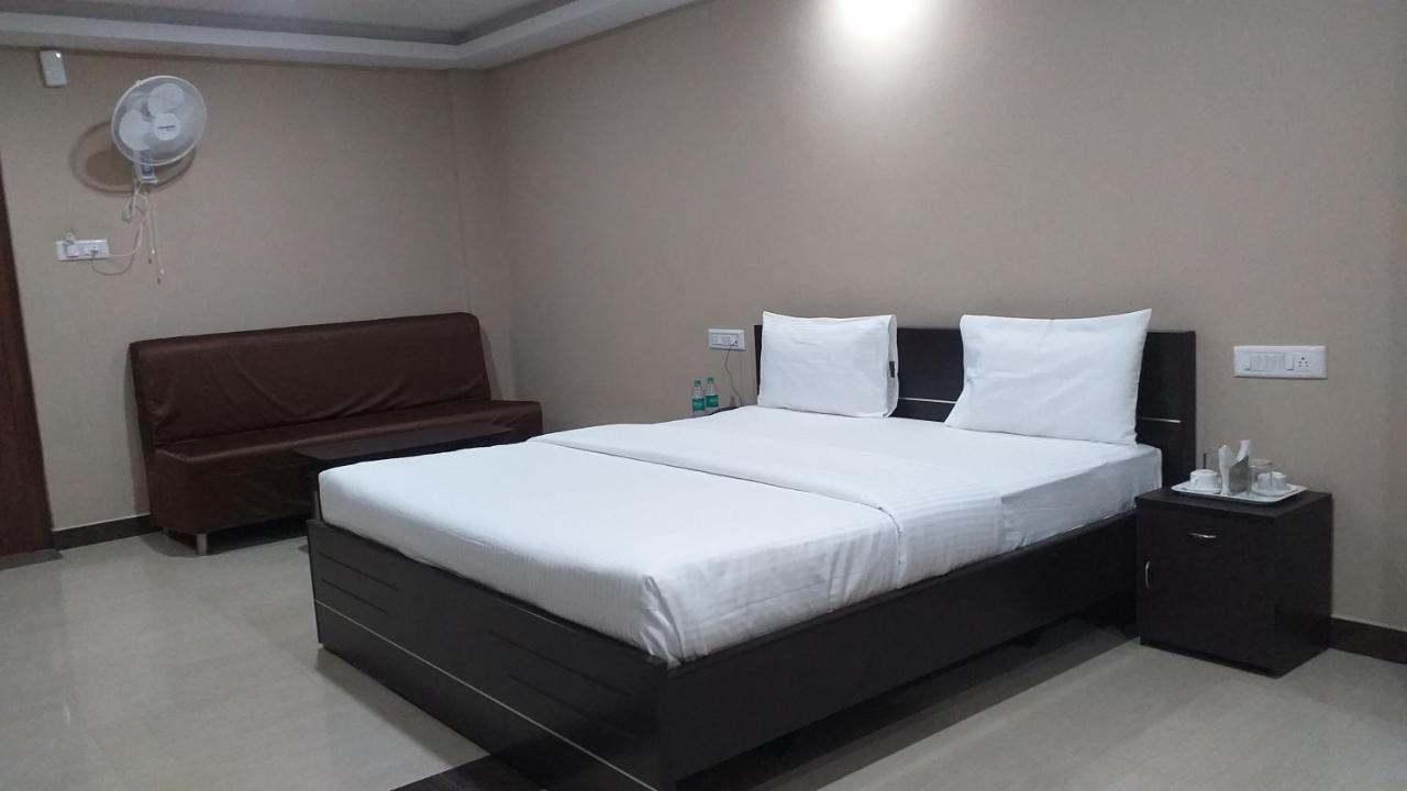 Hotel The Nisarga Grand à Bangalore Extérieur photo