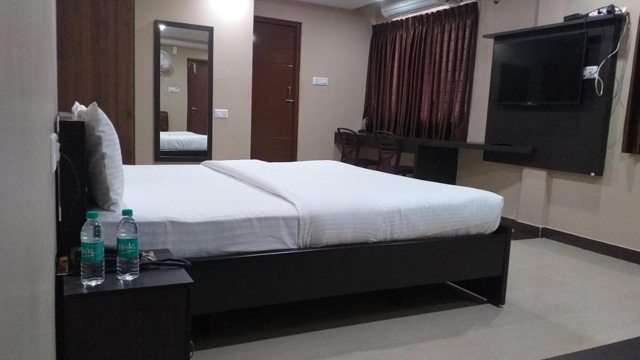 Hotel The Nisarga Grand à Bangalore Extérieur photo