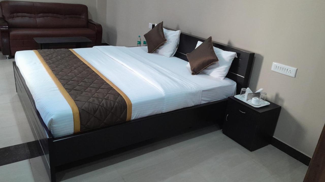 Hotel The Nisarga Grand à Bangalore Extérieur photo