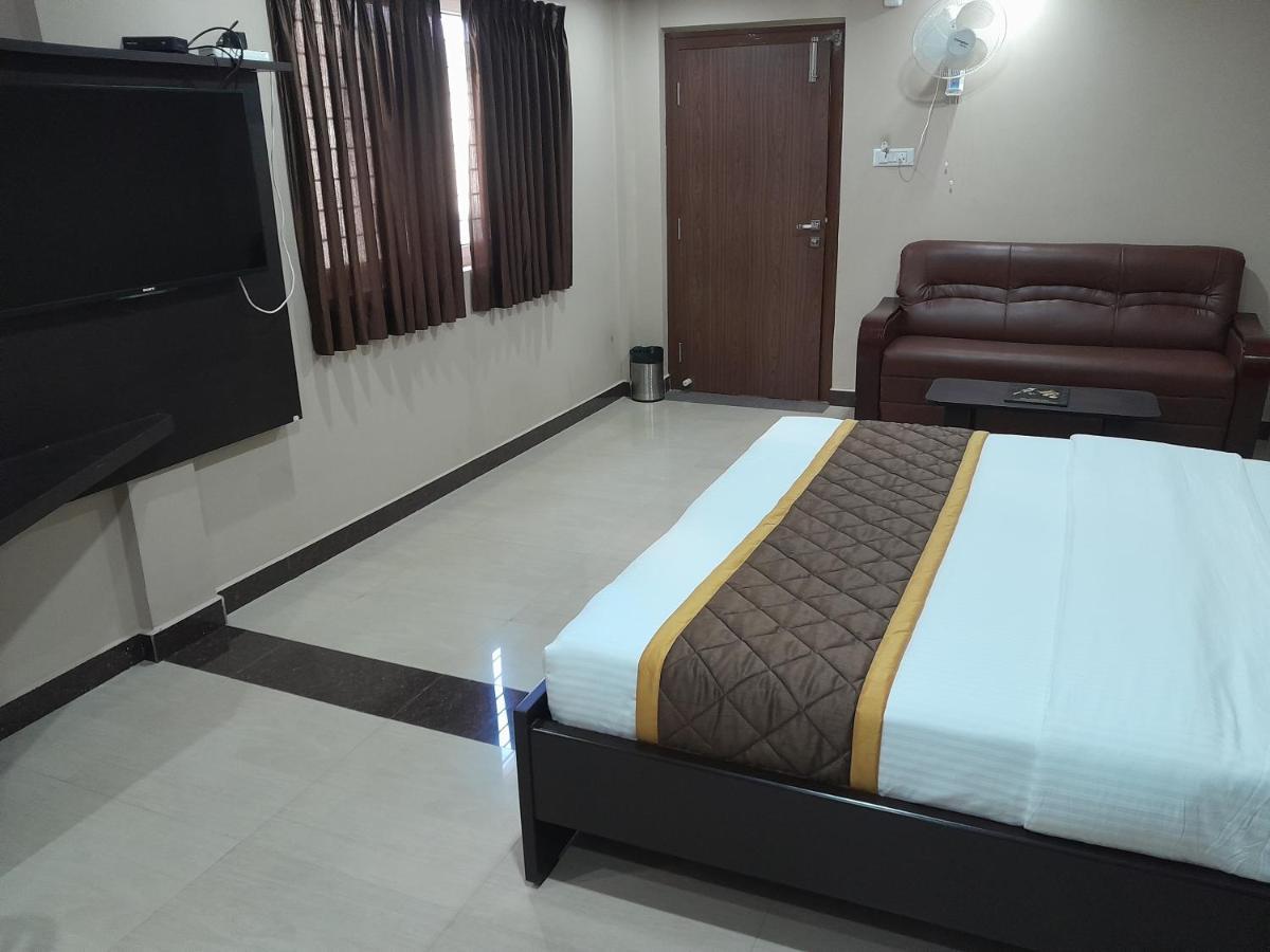 Hotel The Nisarga Grand à Bangalore Extérieur photo