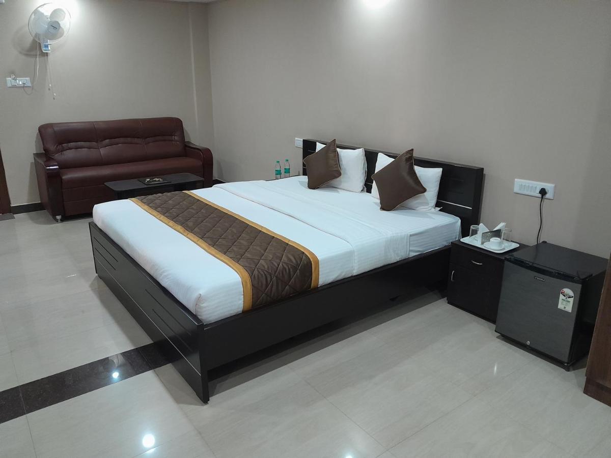Hotel The Nisarga Grand à Bangalore Extérieur photo