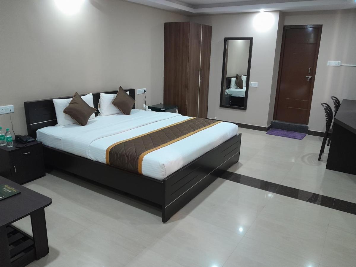 Hotel The Nisarga Grand à Bangalore Extérieur photo