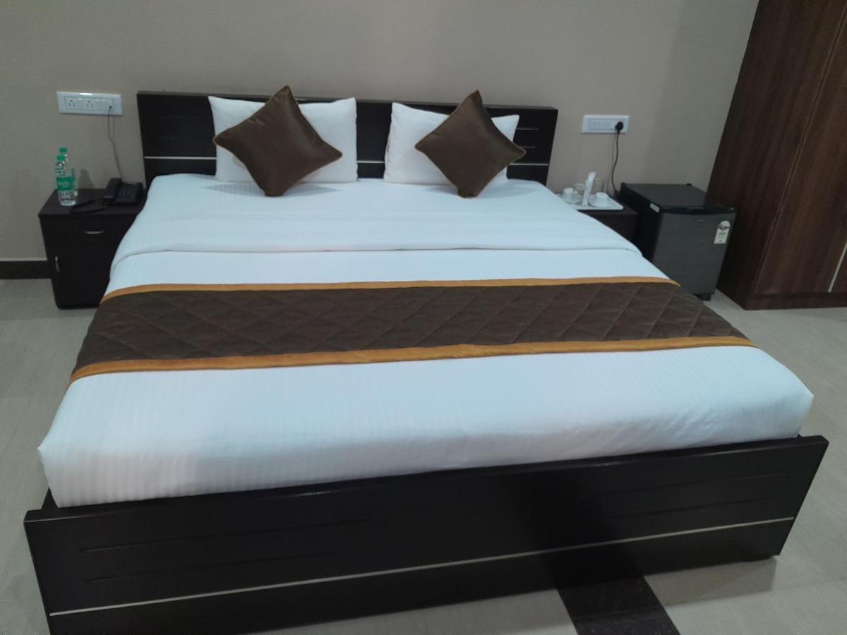 Hotel The Nisarga Grand à Bangalore Extérieur photo