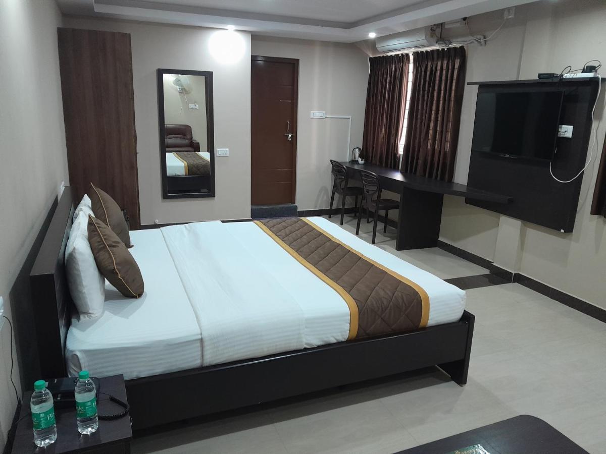 Hotel The Nisarga Grand à Bangalore Extérieur photo